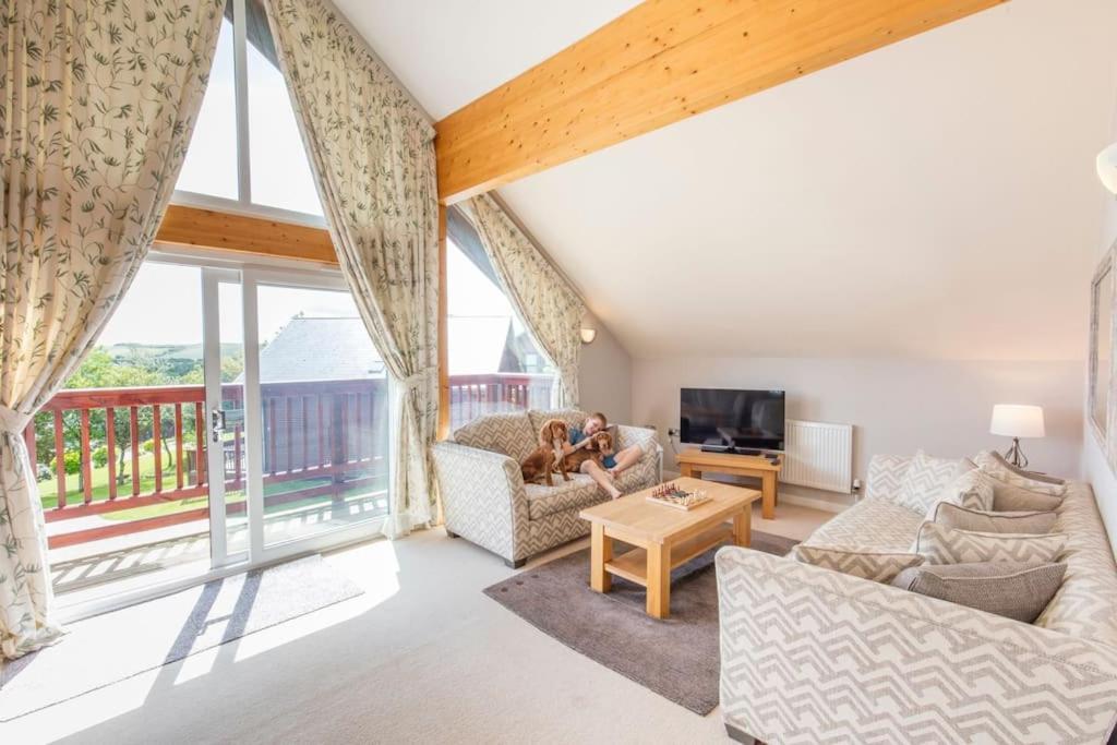 Retallack Resort 4 Bedroom Lodge - Hot Tub For Hire On Request -Pool & Spa Padstow Buitenkant foto